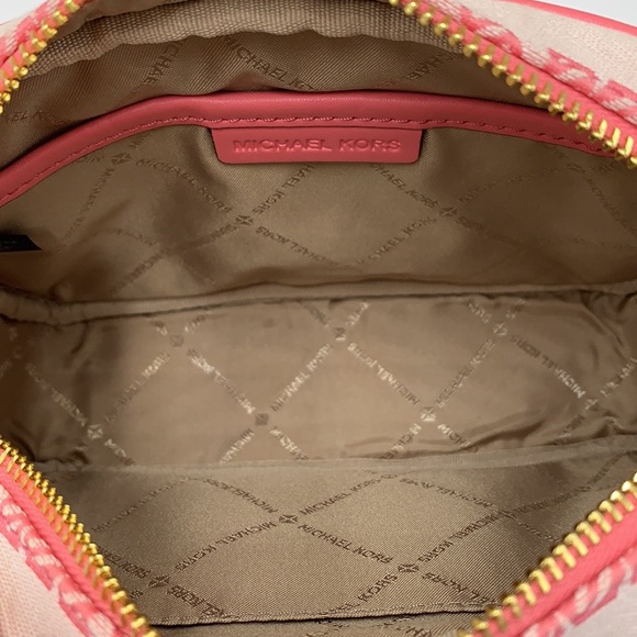 MICHAEL MICHAEL KORS JET SET CROSSBODY BAG TECH ATTACHED HANDBAG PURSE 
Tea Rose - Picture 13 of 16